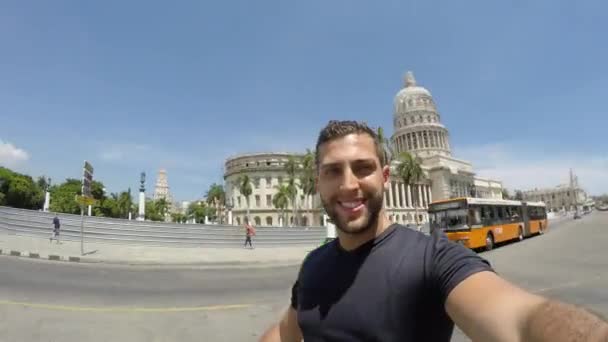 Selfie op kapitaal, in Havana — Stockvideo