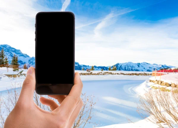 Hand holding mobile with black screen — Stock Photo, Image