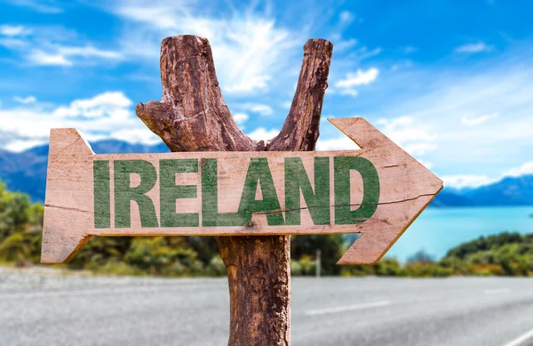 Деревянный знак Ирландии — стоковое фото