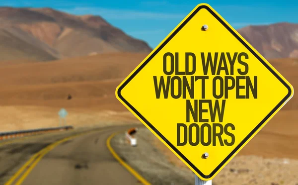 Old Ways Wont Open New Doors sign — Stock Photo, Image