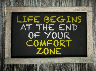 Hayat başlar, son of Comfort Zone kara tahta üzerinde