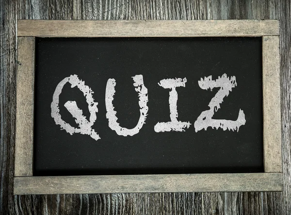 Quiz written on chalkboard — Stock Photo, Image
