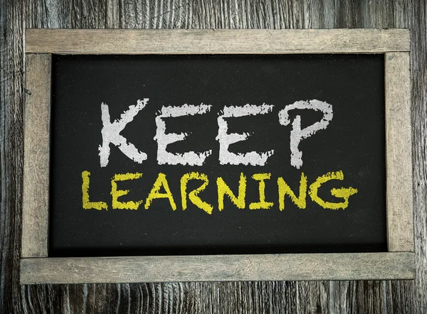 Keep Learning on chalkboard — Stock Photo, Image