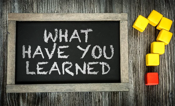 O que você aprendeu? em chalkboard — Fotografia de Stock