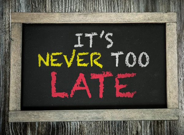 Its Never too Late on chalkboard — Stock Photo, Image