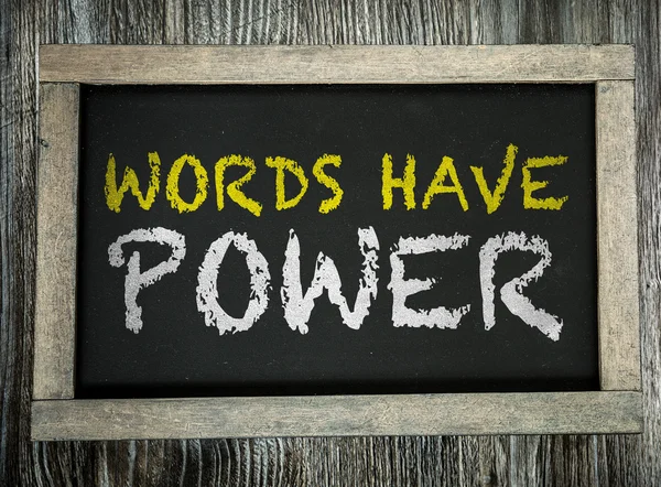 Λέξεις έχουν εξουσία σε πίνακα κιμωλίας — Φωτογραφία Αρχείου