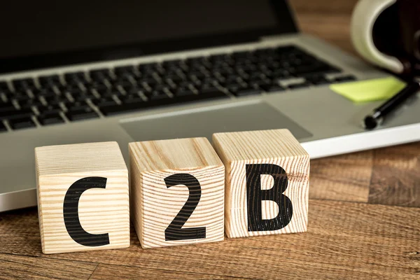 C2B escrito em cubos de madeira — Fotografia de Stock