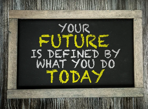 Uw toekomst wordt gedefinieerd door wat u doen vandaag op schoolbord — Stockfoto