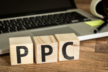 Bir tahta küpleri yazılı Ppc
