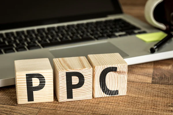 PPC geschreven op een houten kubussen — Stockfoto