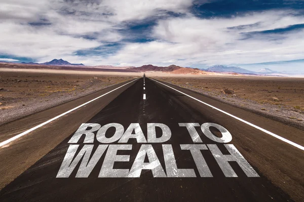 Estrada para a riqueza escrita na estrada — Fotografia de Stock