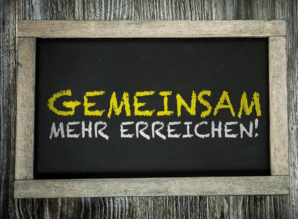 Gemeinsam erreicht man mehr auf Kreide — Stockfoto