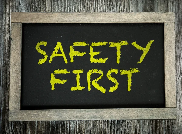 Veiligheid eerst op schoolbord — Stockfoto