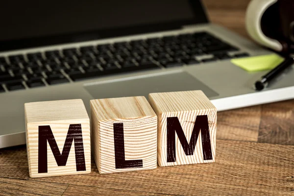 MLM escrito em cubos — Fotografia de Stock