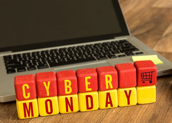 Cyber Monday écrit sur cubes — Photo