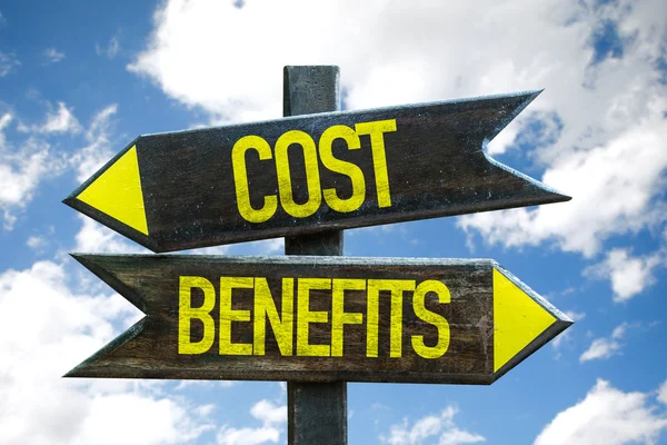 Cost Benefits signpost — Stock Photo, Image