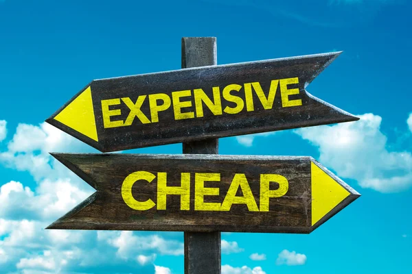 Expensive - Cheap signpost — Stock Photo, Image