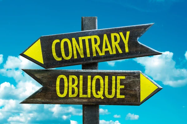 Вопреки - Oblique signpost — стоковое фото