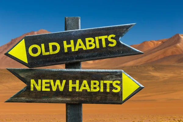 Old Habits - New Habits signpost — Stock Photo, Image