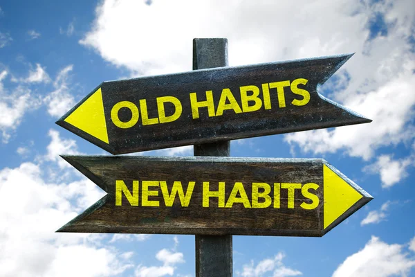 Old Habits - New Habits signpost — Stock Photo, Image