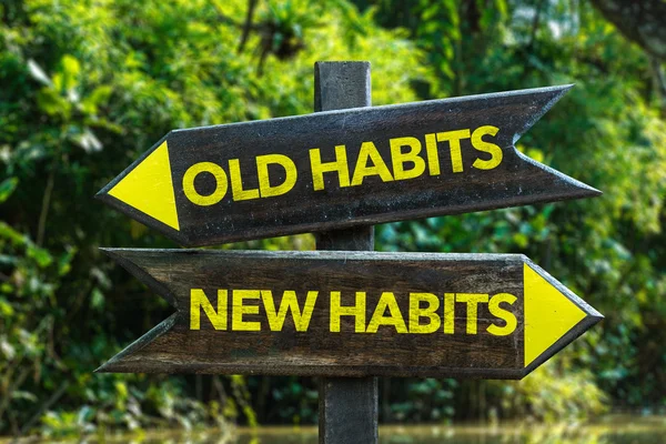 Old Habits - New Habits signpost — Stock Photo, Image