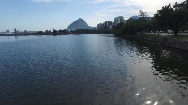 Rodrigo de Freitas Lake in Rio de Janeiro — Stockvideo