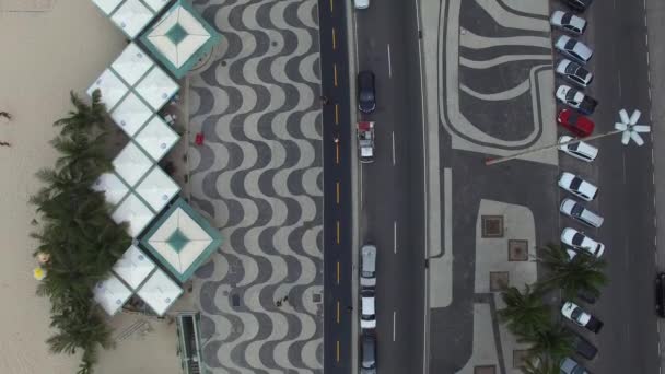 Plage de Copacabana avec mosaïque de trottoir — Video