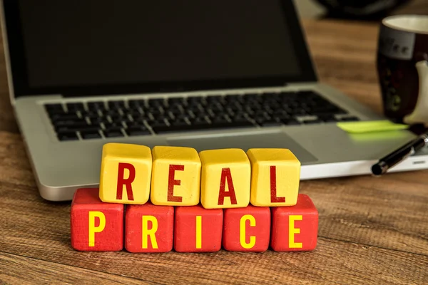 Real Price written on cubes — Stock Photo, Image