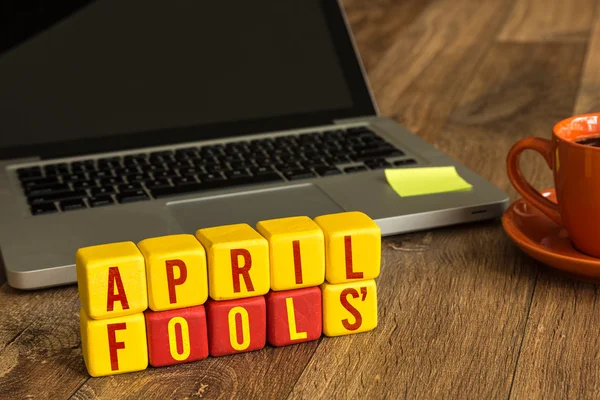 April Fools geschreven op kubussen — Stockfoto