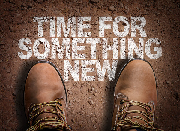 Сапоги на тропе с текстом
