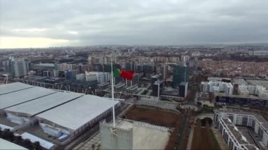 Vasco da Gama kule ile Portekiz bayrağı