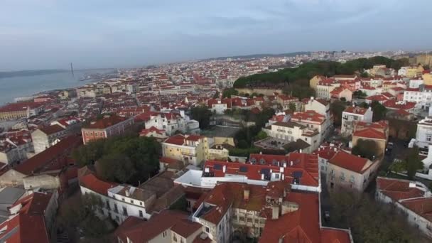 Letecký pohled na Alfama, Lisabon — Stock video