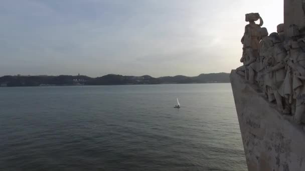 Monument voor de ontdekkingen in Lissabon — Stockvideo