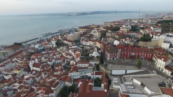 Flygfoto över Alfama, Lissabon — Stockvideo