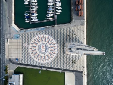 Lizbon 'daki keşiflerin anıtı