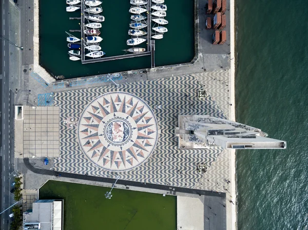 Lizbon 'daki keşiflerin anıtı