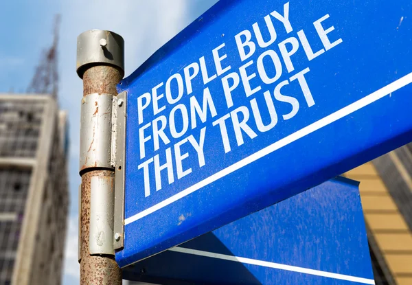 Mensen kopen van mensen ze vertrouwen teken — Stockfoto