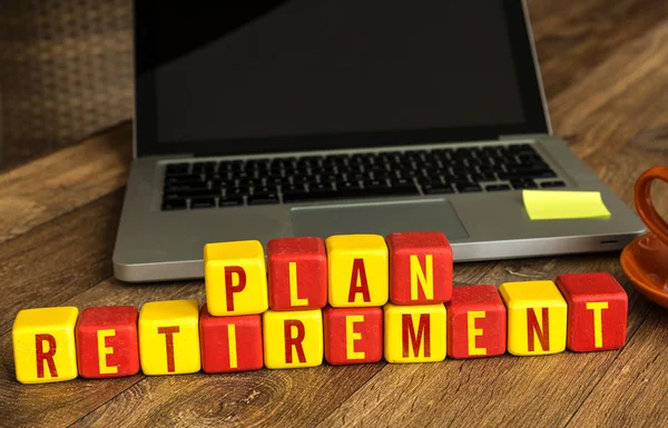 Pensionsplan skriven på en trä kuber — Stockfoto