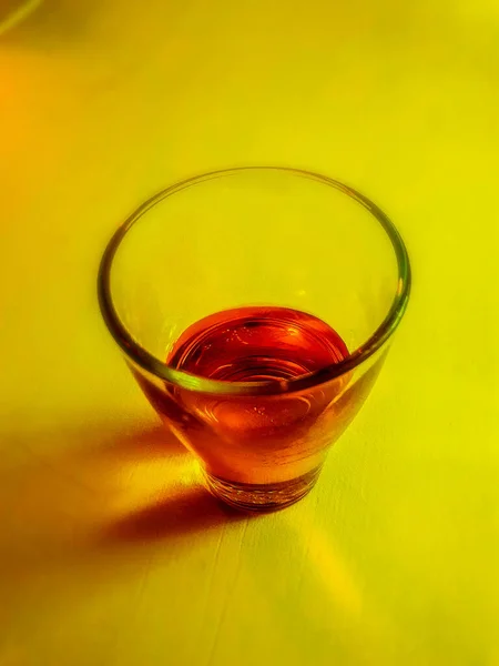 Bebida Roja Vaso Sobre Fondo Abstracto Lilleaker — Foto de Stock