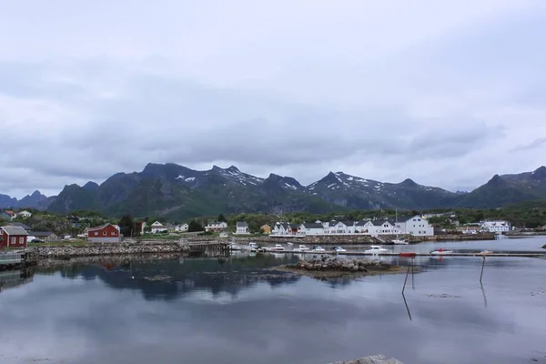 Reflejo Del Cielo Las Montañas Agua Kabelvg Lofoten —  Fotos de Stock