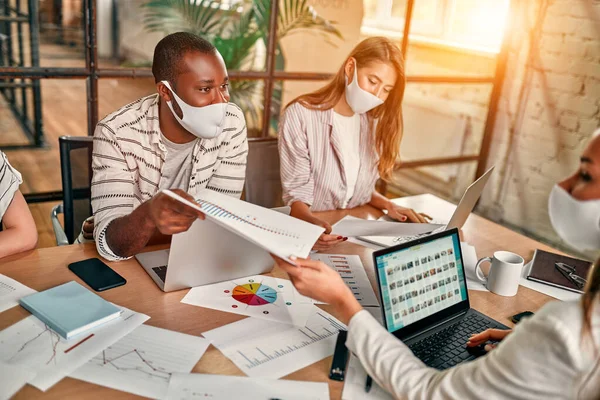 Office Work Pandemic Quarantine Young Group People Protective Masks Sitting — Stock Photo, Image