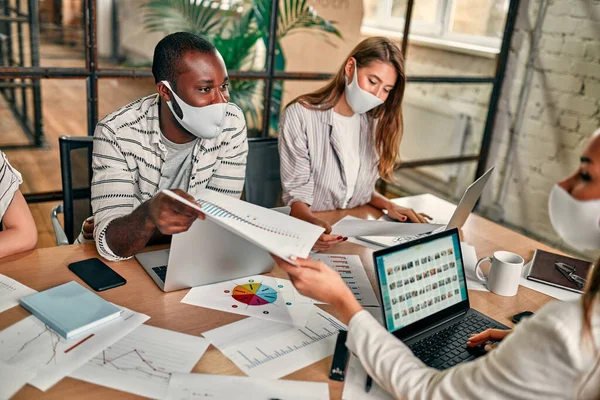 Office Work Pandemic Quarantine Young Group People Protective Masks Sitting — Stock Photo, Image