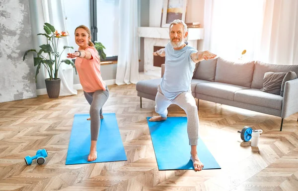 Esporte Fitness Conceito Estilo Vida Saudável Casal Maduro Fazendo Exercício — Fotografia de Stock