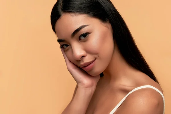 Jeune Femme Asiatique Avec Une Peau Propre Éclatante Haut Blanc — Photo