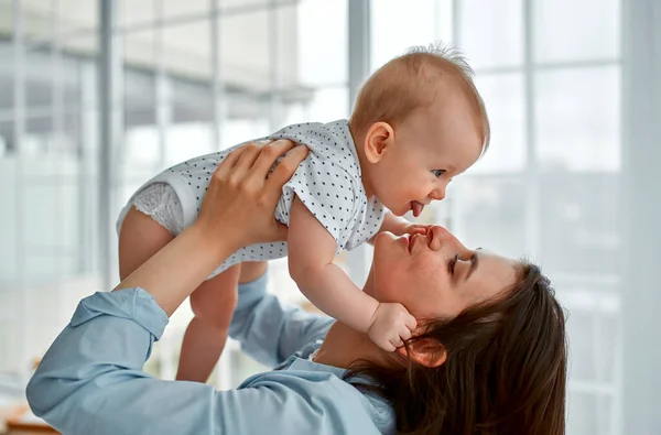 Loving Mom Carying Her Newborn Baby Home Mom Baby Boy — Stock Photo, Image