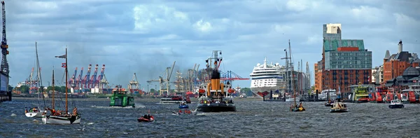 Vista Panorámica Del Tráfico Marítimo Río Elba Hamburgo Durante Festival —  Fotos de Stock
