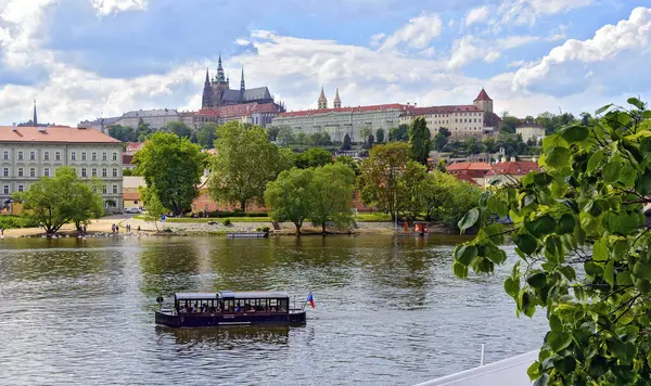 Vista Través Del Río Moldava Castillo Praga Hradschin República Checa — Foto de Stock