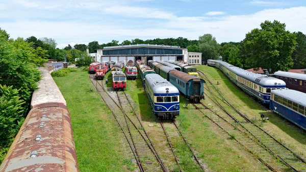 Blick Über Das Eisenbahnmuseum Heizhaus Und Die Außenpräsentation Einiger Züge — Stockfoto