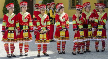 2014 Orta Avrupa Müzik Sanatları Turu vesilesiyle Beijing HSY Chaoyang Okulu Performansı Hellbrunn Sarayı, Salzburg, Avusturya