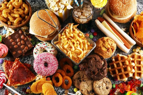 Sağlıksız ürünler. yemek vücut, deri, kalp ve dişler için kötüdür..